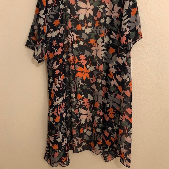 Lularoe Shirley - Picture 1 of 4